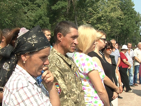 Сегодня, 28 июля, в областном центре состоялась траурная церемония прощания с солдатом - гранатометчиком 1-го отделения 2 взвода 9 механизированной роты 3 механизированного батальона Сергеем Колесником.