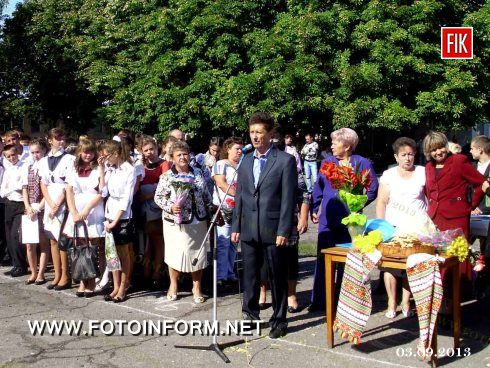 Кіровоградські митники подарували навчальному закладу новенький сучасний телевізор (ФОТО)