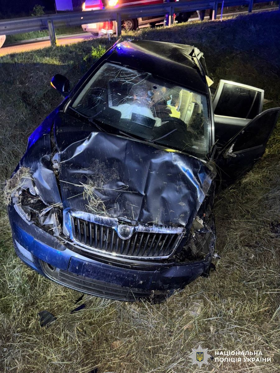 ДТП у селі Велика Виска на Кіровоградщині, де автомобіль Skoda злетів у кювет.