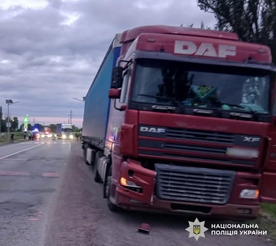 Вантажівка DAF на вулиці Гетьмана Мазепи в Олександрії, де стався смертельний наїзд на велосипедиста.