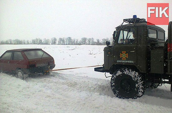 Протягом доби 11-12 січня рятувальники Кіровоградського гарнізону 11 разів виїжджали для надання допомоги водіям автотранспорту, який опинився на ускладнених ділянках дороги.