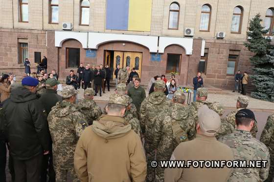 Відзнаки Кіровоградської області «За мужність і відвагу» отримали захисники і захисниці України з нагоди державного свята. Нагороди вручили голова обласної ради Сергій Шульга та начальник ОВА Андрій Райкович сьогодні, 14 жовтня.