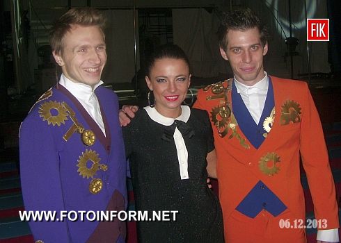 жители Кировограда первыми увидели уникальный и обновленный спектакль «PoleArtShow: 80 дней вокруг света