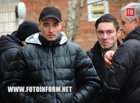 Сегодня в центре Кировограда, возле центрального входа здания Управлениия Госземагентства в Кировоградской области состоялась акция протеста.