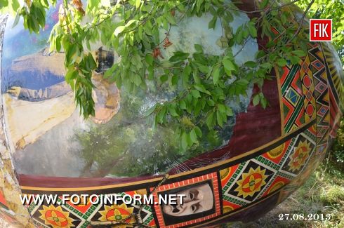 Над кировоградской Чудо-писанкой просто поиздевались (фото)