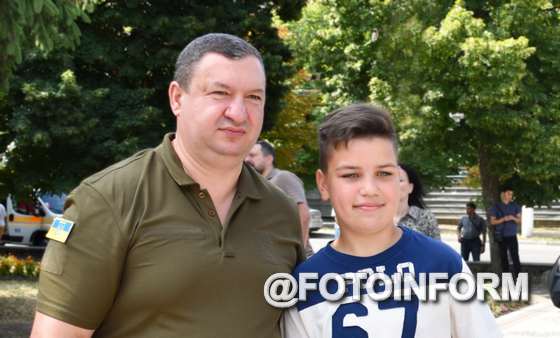 Двоє дітей із Кропивницького - Варвара Хлевицька та Матвій Розінко за свою волонтерську роботу отримали подяки Кіровоградської обласної ради з нагоди Дня української державності. Відзнаки вручив голова Сергій Шульга на урочистостях сьогодні, 28 липня.