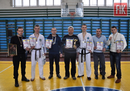 За ініціативи Федерації рукопашного бою Кіровоградщини 24-25 лютого відбулись змагання з самбо та рукопашного бою серед силових структур області, у яких взяли участь рятувальники Управління ДСНС у Кіровоградській області.