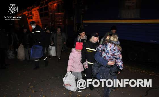 На Кіровоградщині продовжують зустрічати евакуаційні потяги з Донеччини (ФОТО)