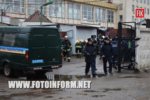 Сегодня кировоградцы были обеспокоены большим количеством пожарных машин , спасателей и милиции на центральном рынке города. 