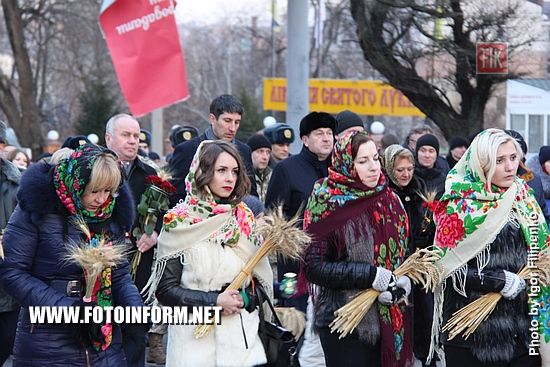 Кропивницкий: на Крепостных валах почтили память жертв Голодомора (ФОТО)