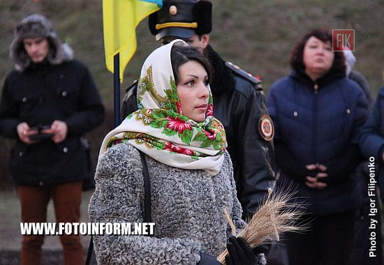 Кропивницкий: на Крепостных валах почтили память жертв Голодомора (ФОТО)