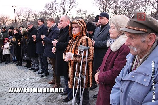 Кропивницкий: на Крепостных валах почтили память жертв Голодомора (ФОТО)
