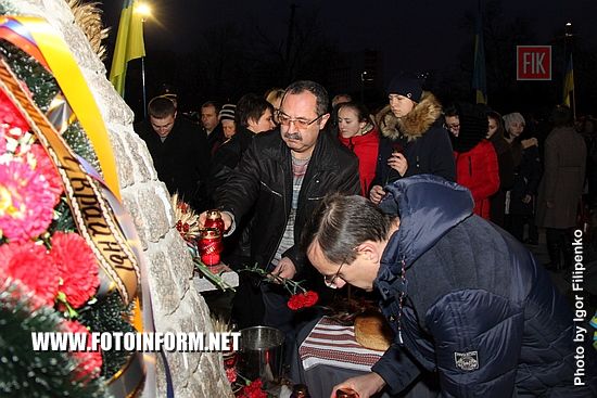 Кропивницкий: на Крепостных валах почтили память жертв Голодомора (ФОТО)