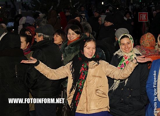 Сегодня, 19 декабря, по случаю Дня Святого Николая на площади возле городского совета состоялись торжества.