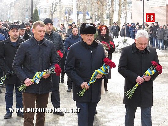 В праздничных мероприятиях приняли участие представители областной и городской власти. 