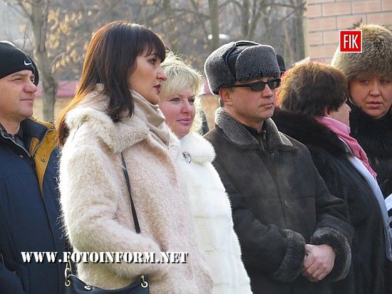 В праздничных мероприятиях приняли участие представители областной и городской власти. 