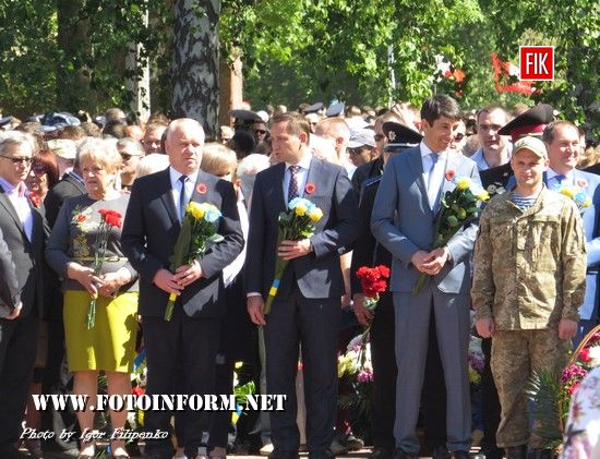 У Кропивницькому тисячі мешканців міста відсвяткували 72-у річницю Перемоги над нацизмом (фоторепортаж)