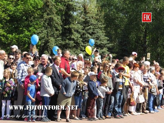 У Кропивницькому тисячі мешканців міста відсвяткували 72-у річницю Перемоги над нацизмом (фоторепортаж)