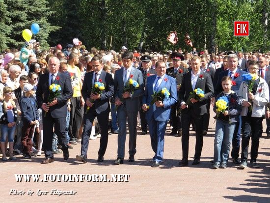 У Кропивницькому тисячі мешканців міста відсвяткували 72-у річницю Перемоги над нацизмом (фоторепортаж)