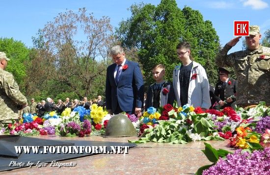 У Кропивницькому тисячі мешканців міста відсвяткували 72-у річницю Перемоги над нацизмом (фоторепортаж)