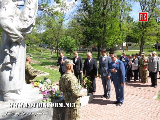 У Кропивницькому тисячі мешканців міста відсвяткували 72-у річницю Перемоги над нацизмом (фоторепортаж)