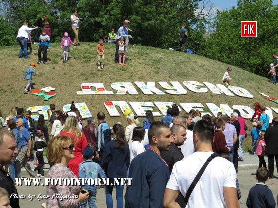 У Кропивницькому тисячі мешканців міста відсвяткували 72-у річницю Перемоги над нацизмом (фоторепортаж)