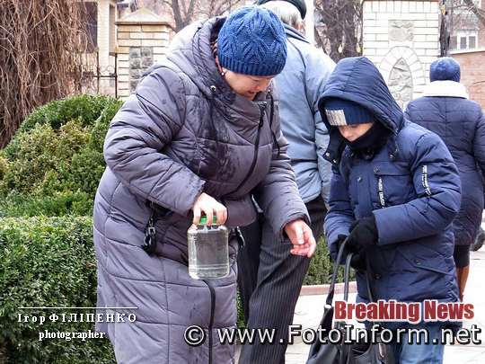 водохреще, Хрещення Господнє, фото игоря филипенко, Кропивничани вишикувалися в чергу за освяченою водою (фоторепортаж)