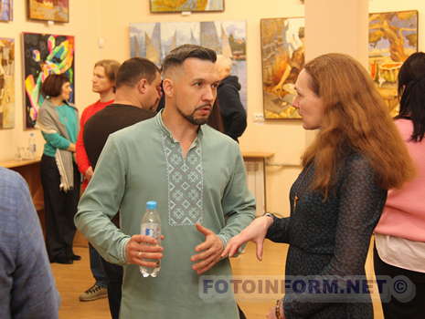 Автор муралів у Кропивницькому відкрив виставку