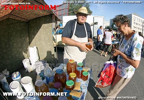 Ярмарка: Кировоградцы гребли мешками (ФОТО) Ярмарка: Кировоградцы гребли мешками (ФОТО)
