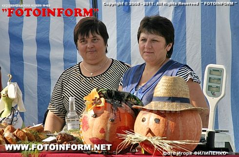 Ярмарка: Кировоградцы гребли мешками (ФОТО) Ярмарка: Кировоградцы гребли мешками (ФОТО)