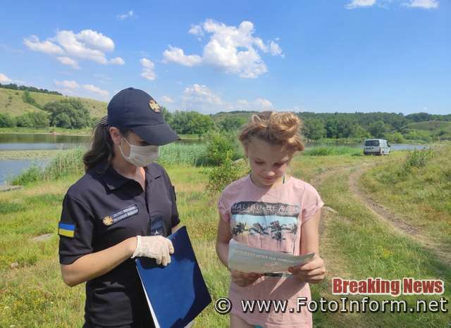Літо у самому розпалі і у спекотні дні багатьом дорослим і малим хочеться зануритися у прохолодну воду.