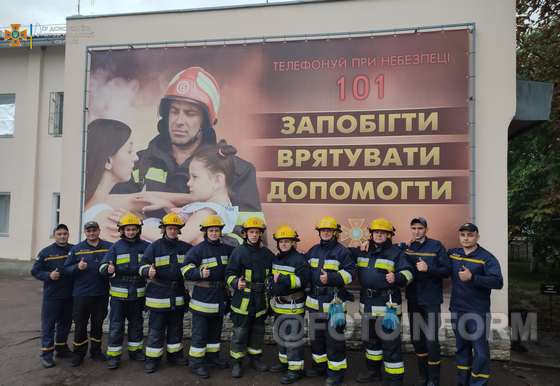 16 вересня з нагоди Дня рятівника в Головному управлінні ДСНС у Кіровоградській області та підпорядкованих підрозділах відбулись заходи. Цього року рятувальники не святкують, вони, в першу чергу, вшановують подвиг своїх колег, які боронять нашу землю, тих, хто загинув при виконанні службового обов’язку, а також ветеранів системи ДСНС.