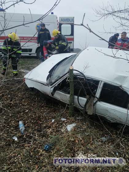 На Кіровоградщині під час ліквідації наслідків ДТП врятовано чоловіка (ФОТО)