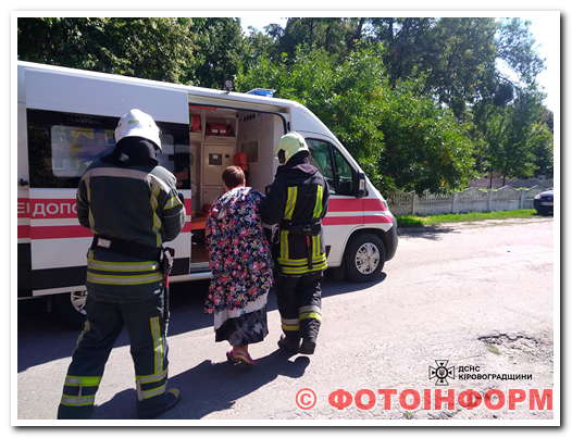 На Кіровоградщині надзвичайники врятували жінку, що потребувала невідкладної допомоги лікарів (ФОТО)