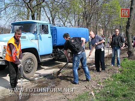 Кировоград: тысячи жителей города вышли на улицу (фоторепортаж)