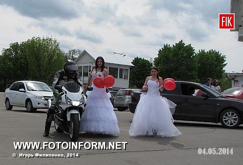 Кировоград состоялся парад невест (фоторепортаж)