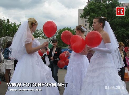 Кировоград состоялся парад невест (фоторепортаж)