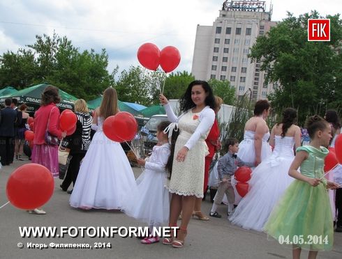 Кировоград состоялся парад невест (фоторепортаж)