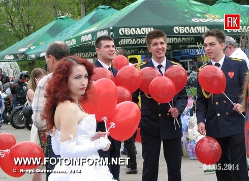 Кировоград состоялся парад невест (фоторепортаж)