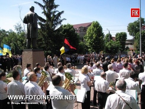Сегодня, 22 мая, возле памятника Шевченко состоялся митинг по случаю 153-й годовщины перезахоронения праха Т.Г. Шевченко.