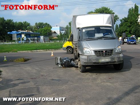 ДТП: В результаті зіткнення автомобіля і мопеда травмовано одну людину (ФОТО)