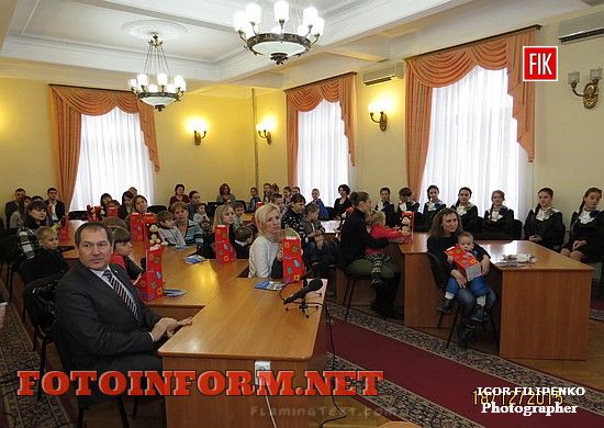  Кіровоград: у міськраді діти отримали подарунки від Святого Миколая, міський голова Андрій Райкович, фото Ігоря Філіпенка 