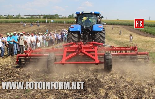 Кировоградская «Червона зирка» показала аграриям новинки техники