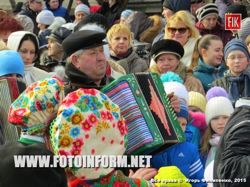 В Кировограде прошли массовые гулянья (фоторепортаж)