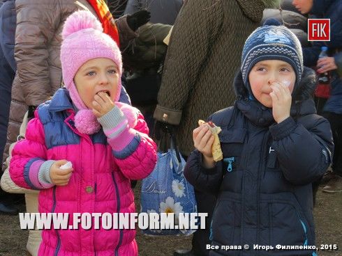 В Кировограде прошли массовые гулянья (фоторепортаж)