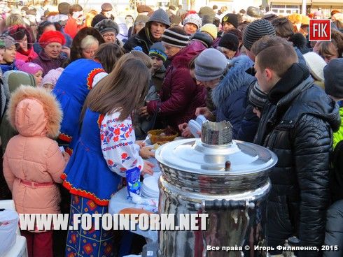 В Кировограде прошли массовые гулянья (фоторепортаж)