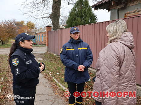 У приватному секторі мікрорайону Велика Балка обласного центру співробітники Служби порятунку спільно з патрульними поліцейськими провели просвітницьку роботу серед населення.