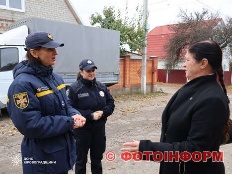 У приватному секторі мікрорайону Велика Балка обласного центру співробітники Служби порятунку спільно з патрульними поліцейськими провели просвітницьку роботу серед населення.