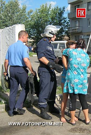 23 липня о 17:05 до Служби порятунку «101» надійшло повідомлення з міліції про те, що у м.Олександрії необхідно зняти з балкону четвертого поверху потерпілу, яка потрапила у безвихідь та самостійно не може вийти з квартири.