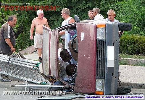 Авария в центре Кировограда (фоторепортаж)